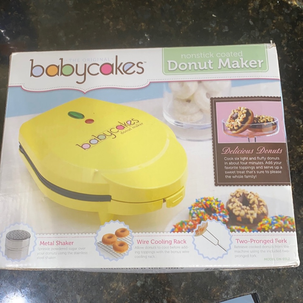 Baby cakes donut maker